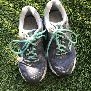 Saucing sneakers  (8.5)